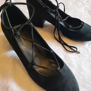 Women's Saks Fifth Casey Avenue Lace Up Pump Heels Shoes Size 7 Black Suede